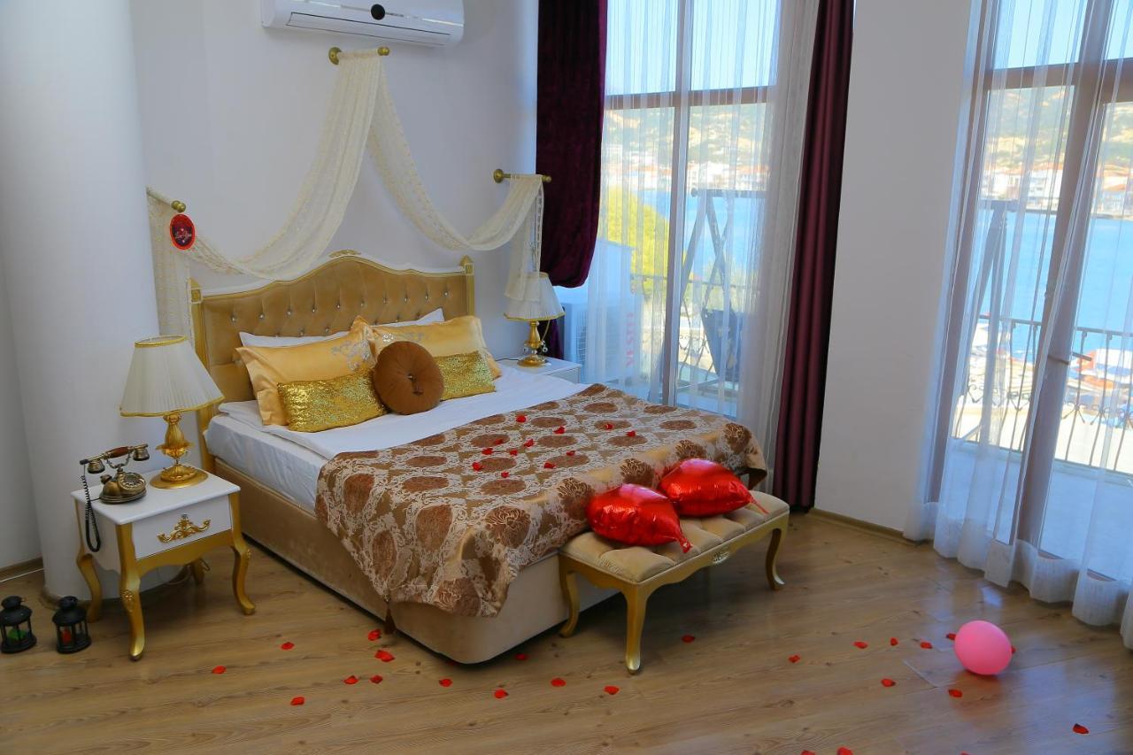 Huri & Nuri Hotel (Adults Only) Foça Exterior photo