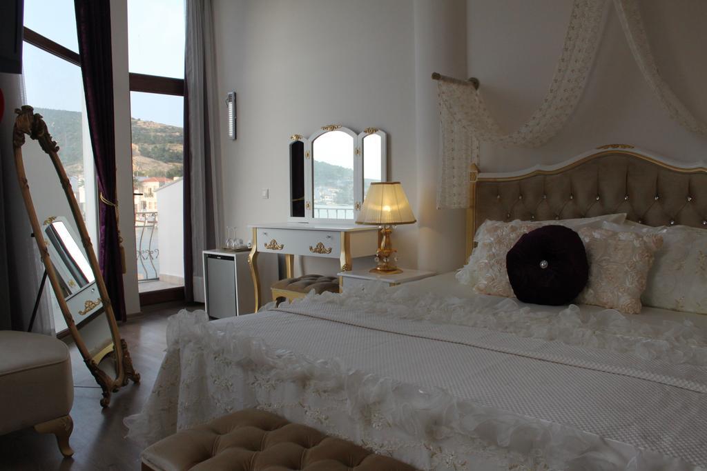 Huri & Nuri Hotel (Adults Only) Foça Exterior photo